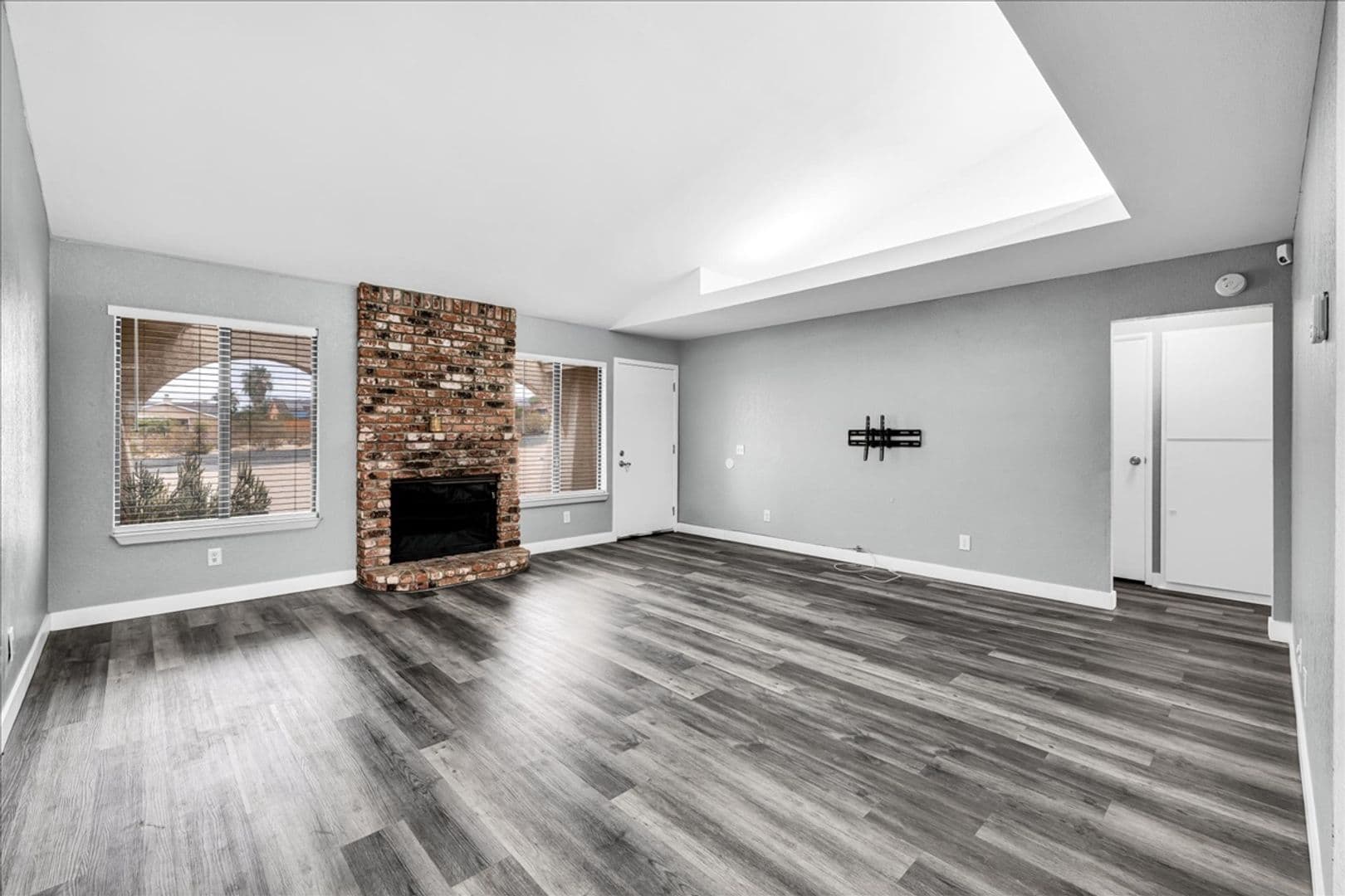 Twentynine Palms House: 6776 Quail Spring Ave