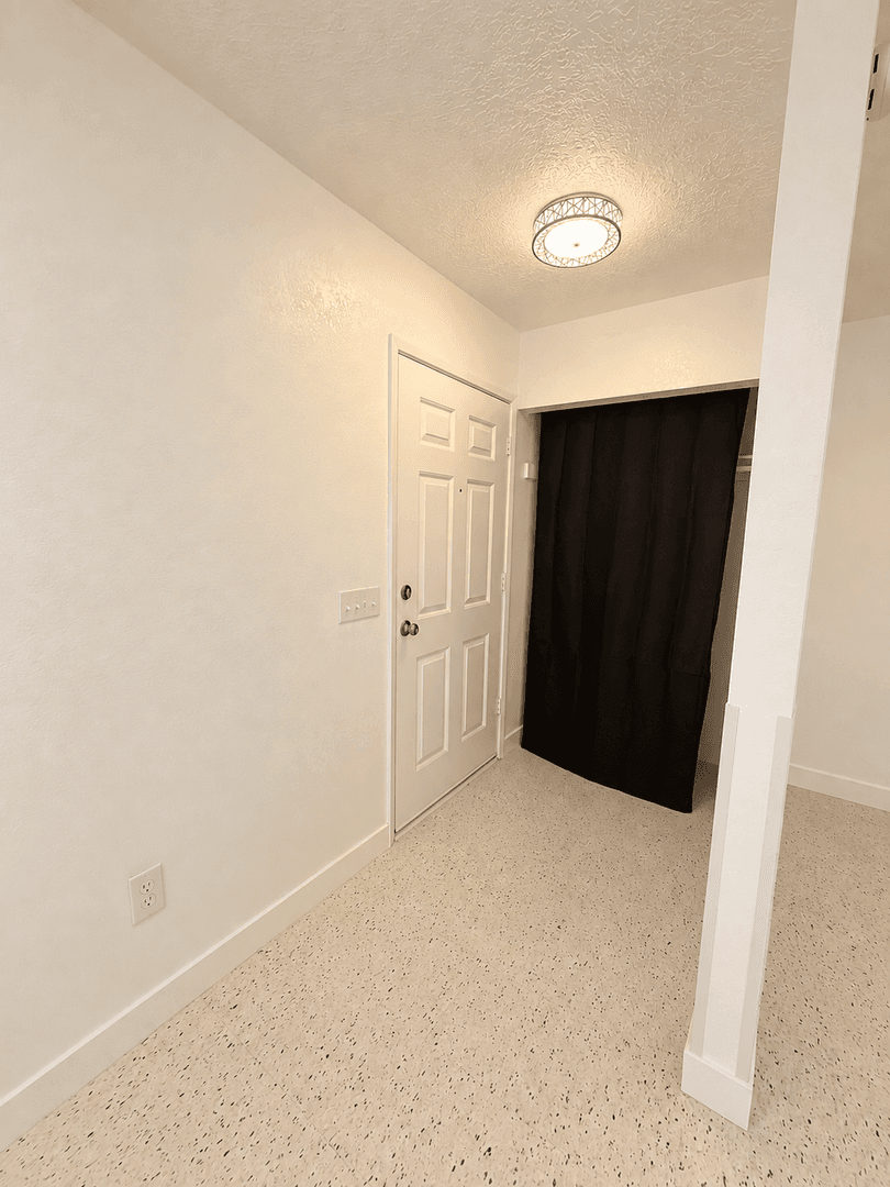 Twentynine Palms House: 71810 El Paseo Dr.