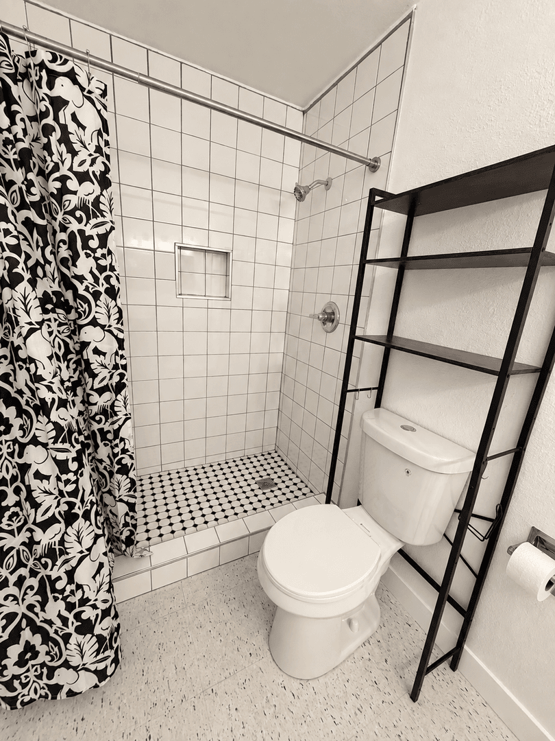 Twentynine Palms House: 71810 El Paseo Dr.