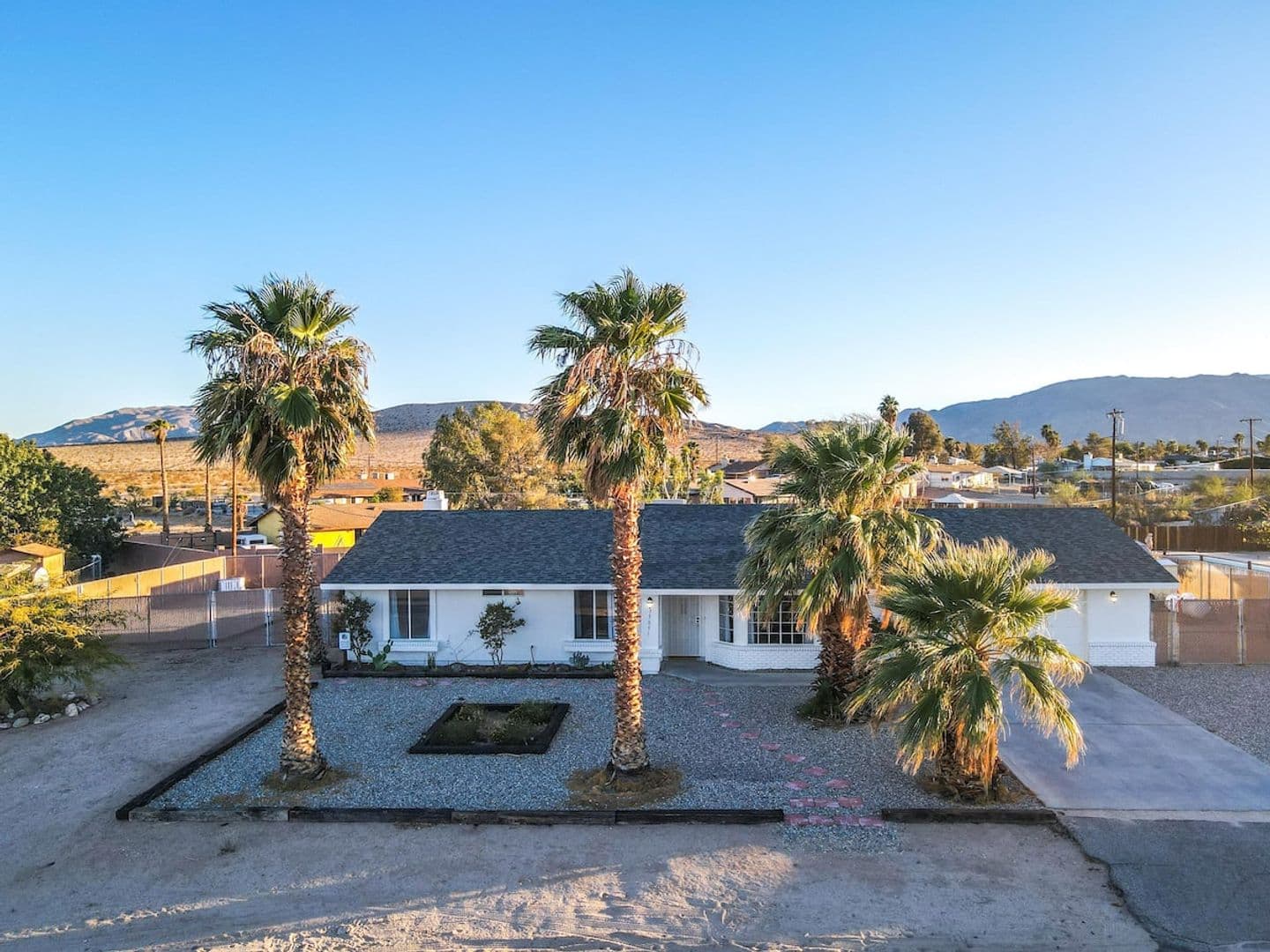 Twentynine Palms House: 75051 Saddlehorn Road
