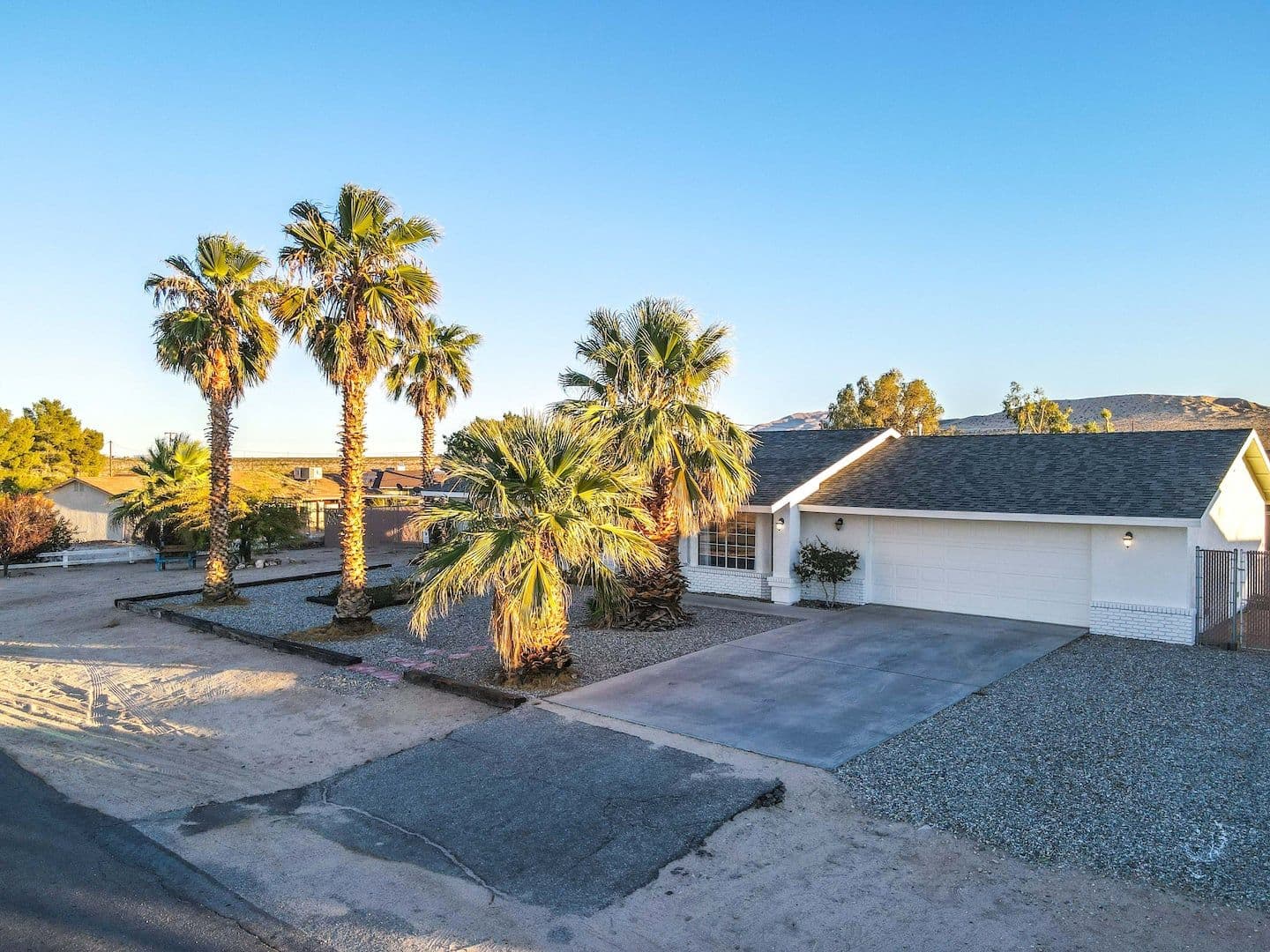 Twentynine Palms House: 75051 Saddlehorn Road