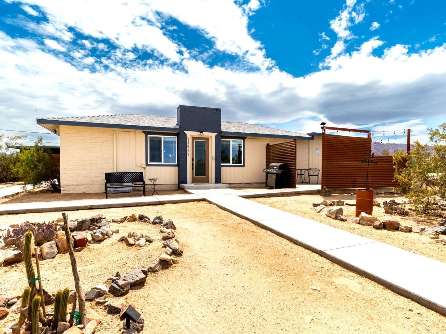 Twentynine Palms House: 74847 Twentynine Palms Hwy