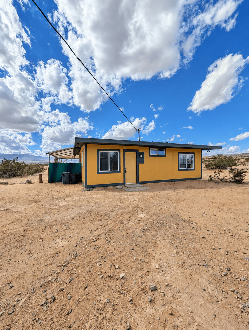Twentynine Palms House: 68581 Valle Vista