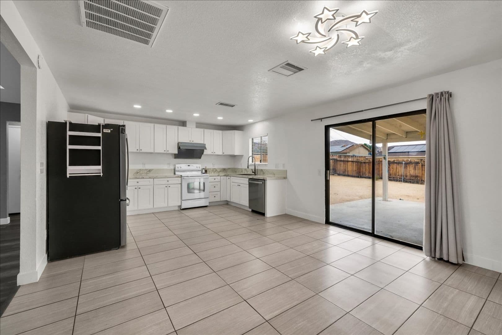 Twentynine Palms House: 6776 Quail Spring Ave