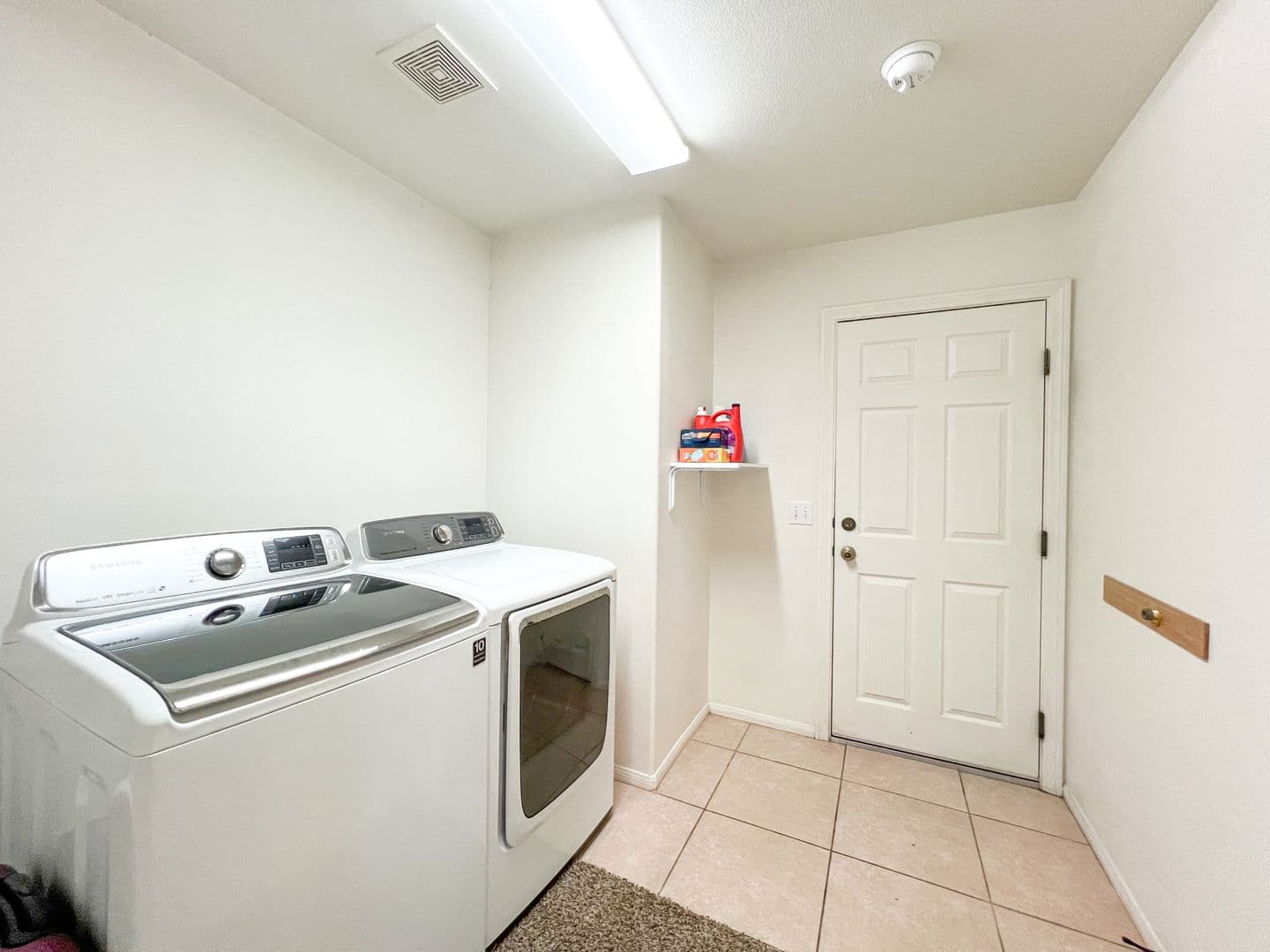 Twentynine Palms House: 6829 Quail Spring Avenue