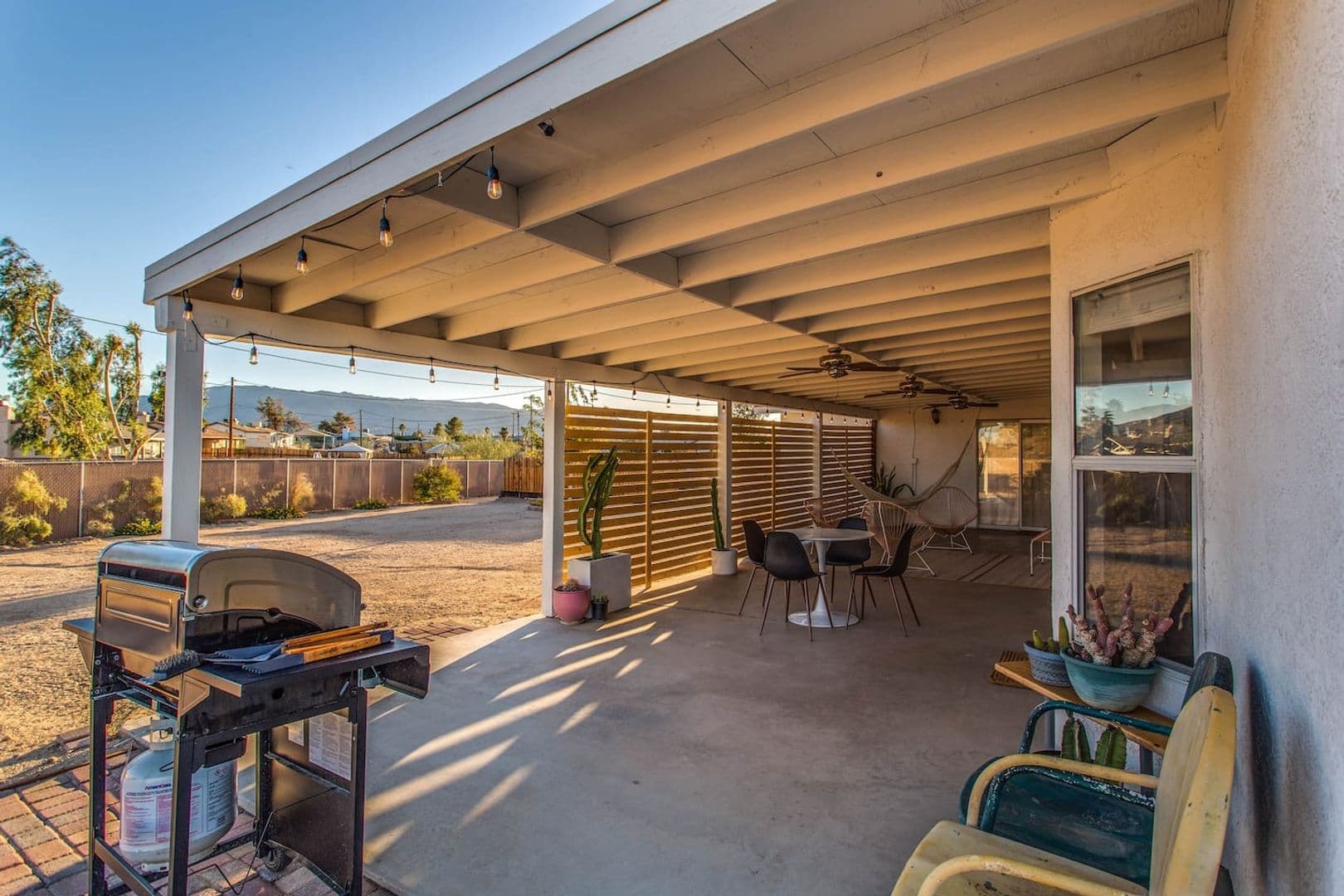 Twentynine Palms House: 75051 Saddlehorn Road
