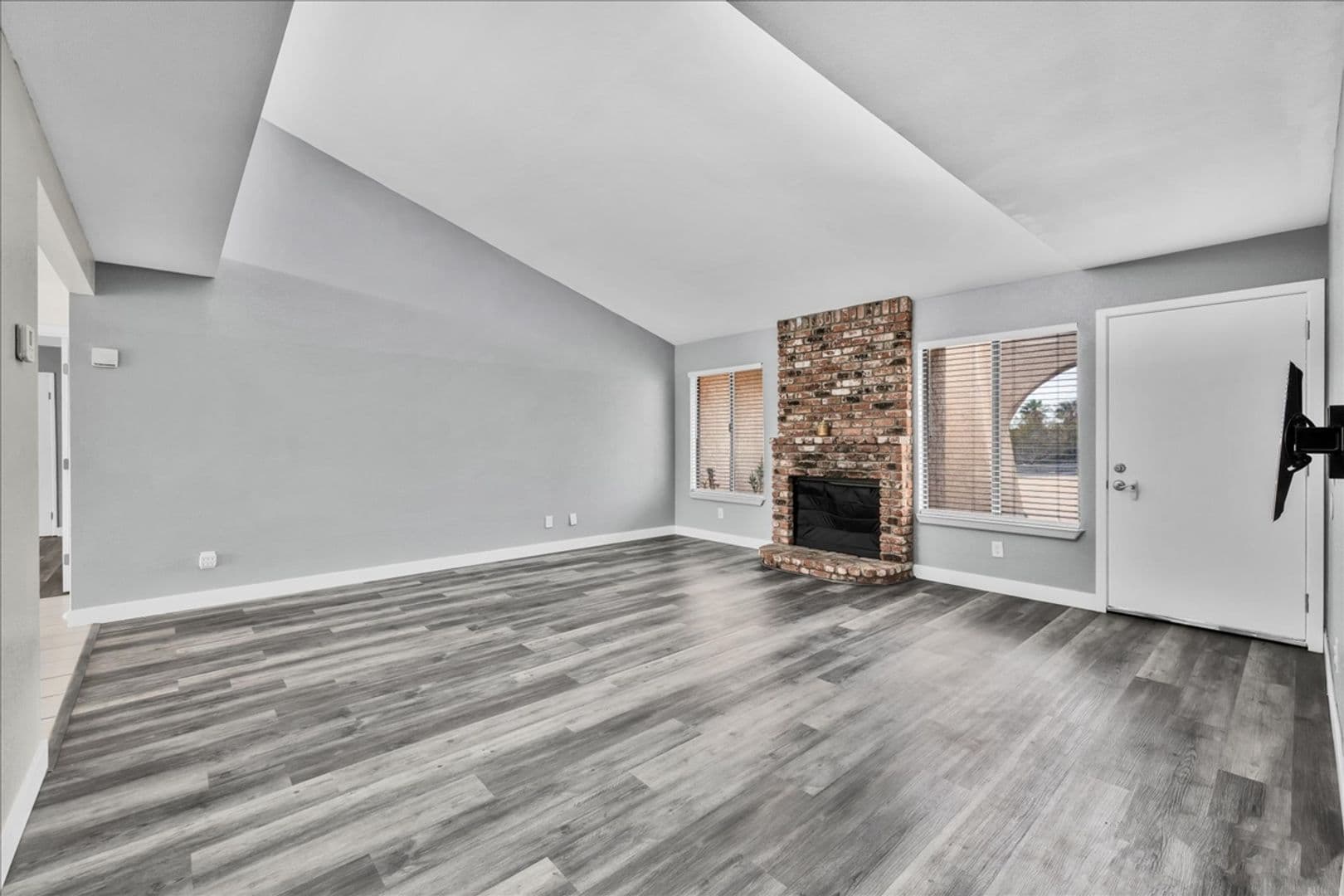 Twentynine Palms House: 6776 Quail Spring Ave