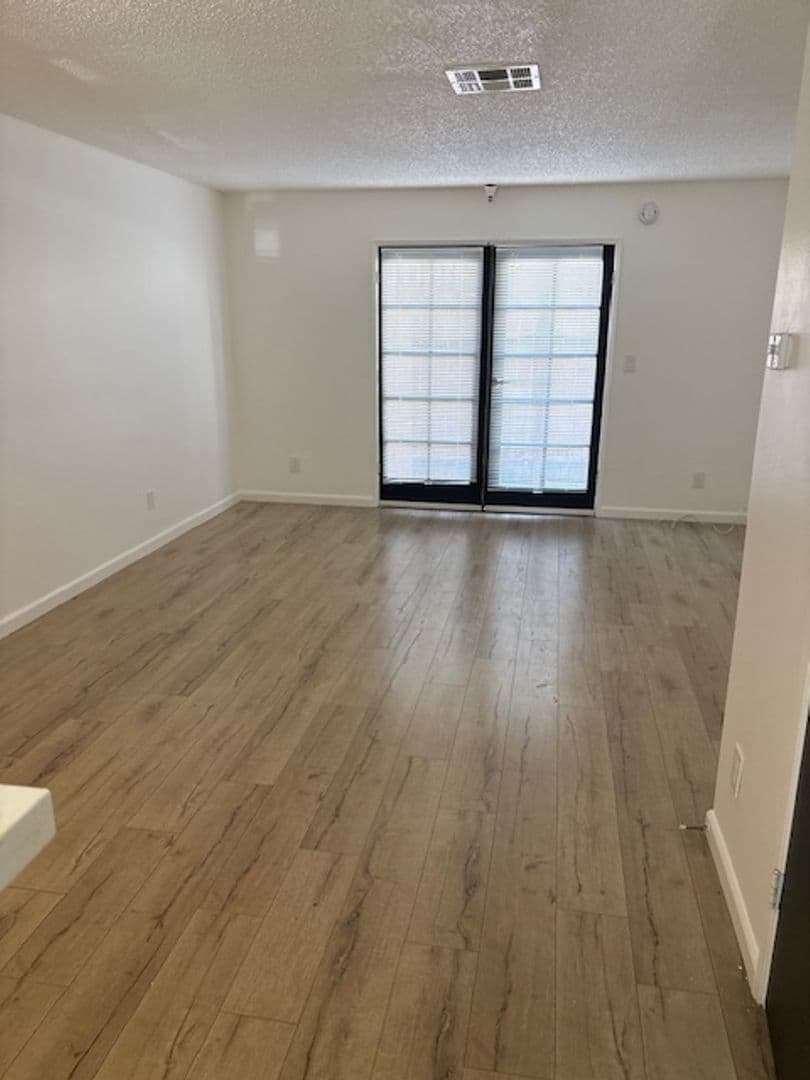 Los Angeles Apartment: 3701 Westwood Blvd