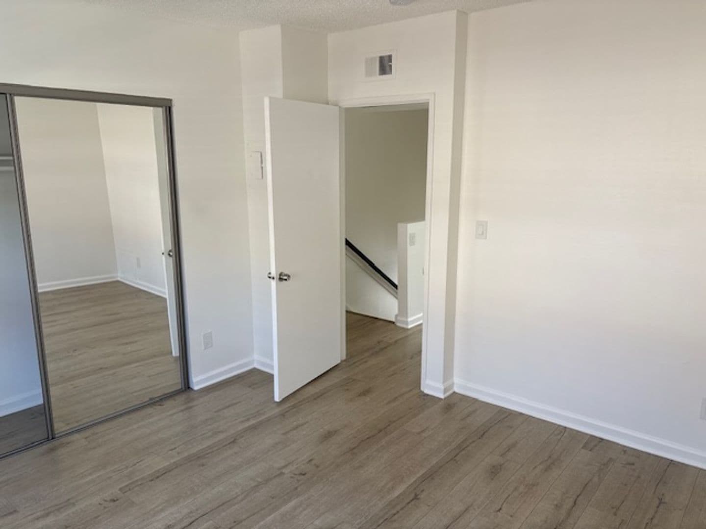 Los Angeles Apartment: 3701 Westwood Blvd