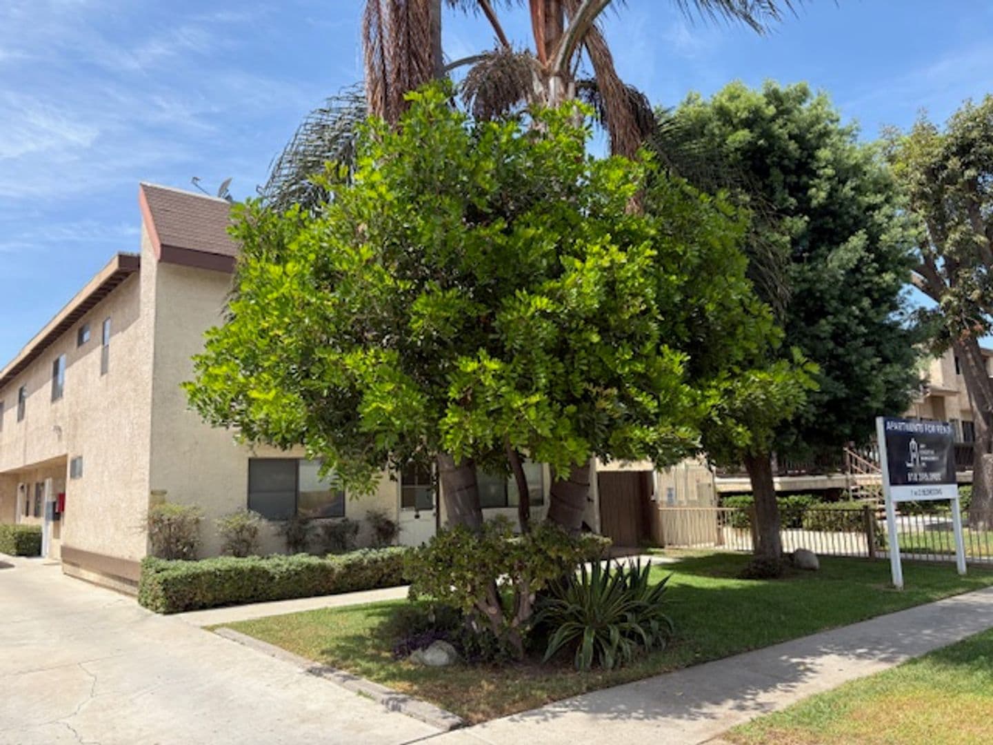 Los Angeles Apartment: 3701 Westwood Blvd