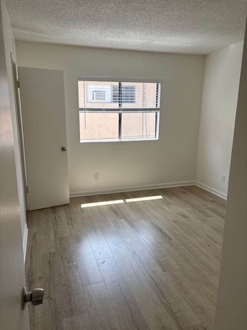 Los Angeles Apartment: 3701 Westwood Blvd