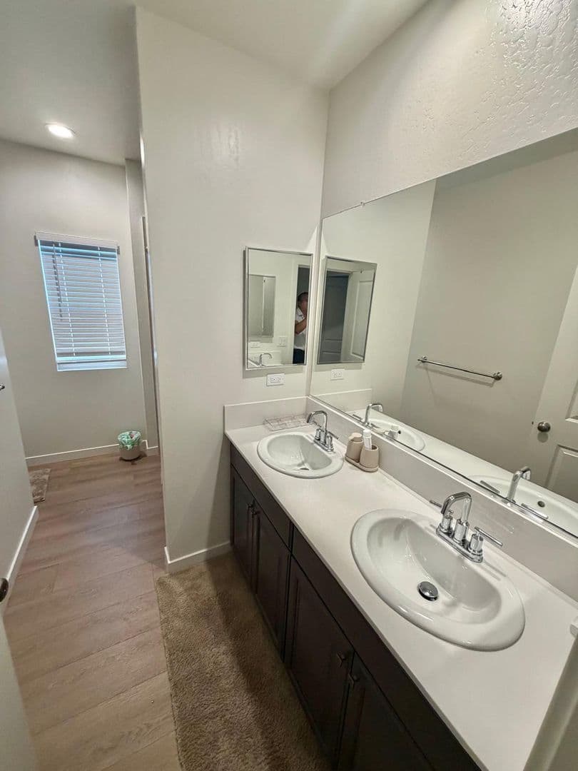 Bakersfield House: 507 Cobain Ct