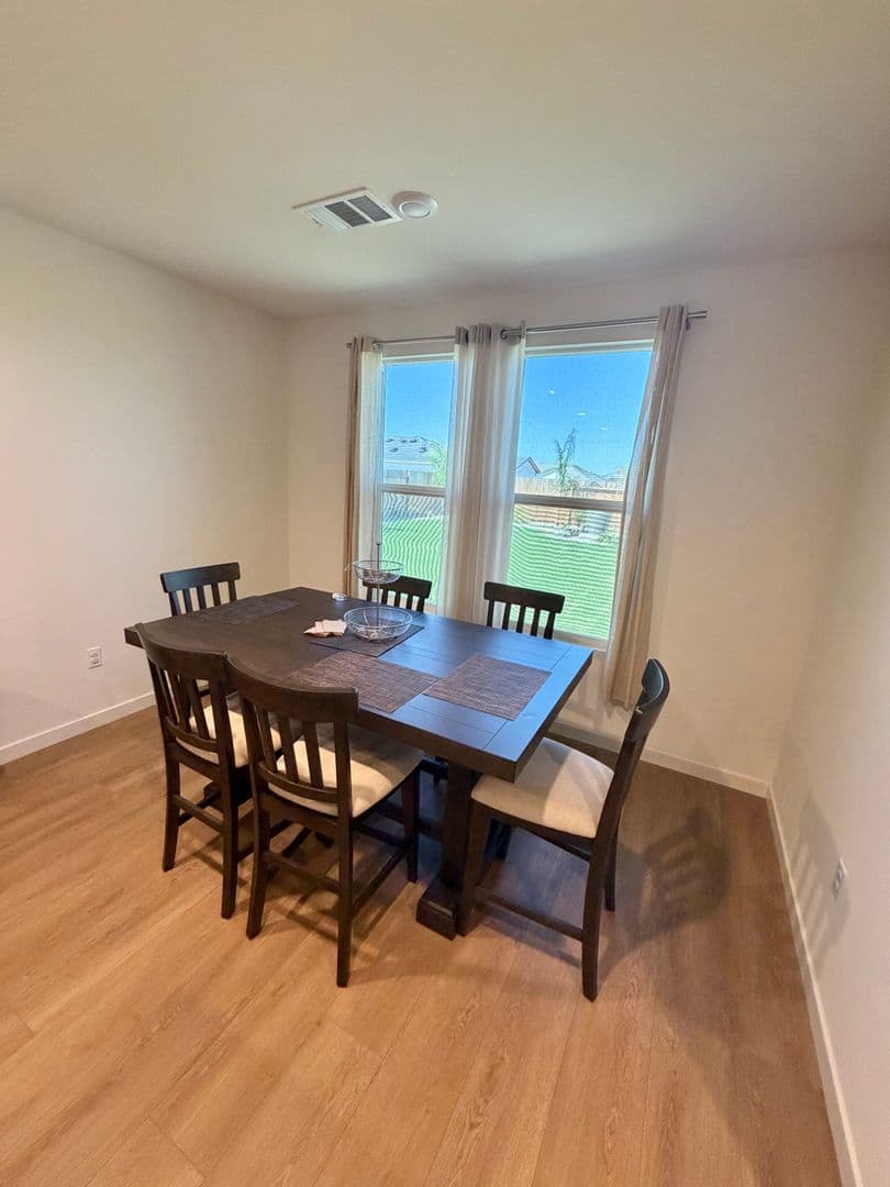 Bakersfield House: 507 Cobain Ct