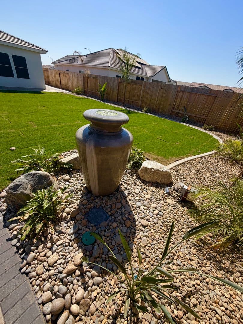 Bakersfield House: 507 Cobain Ct