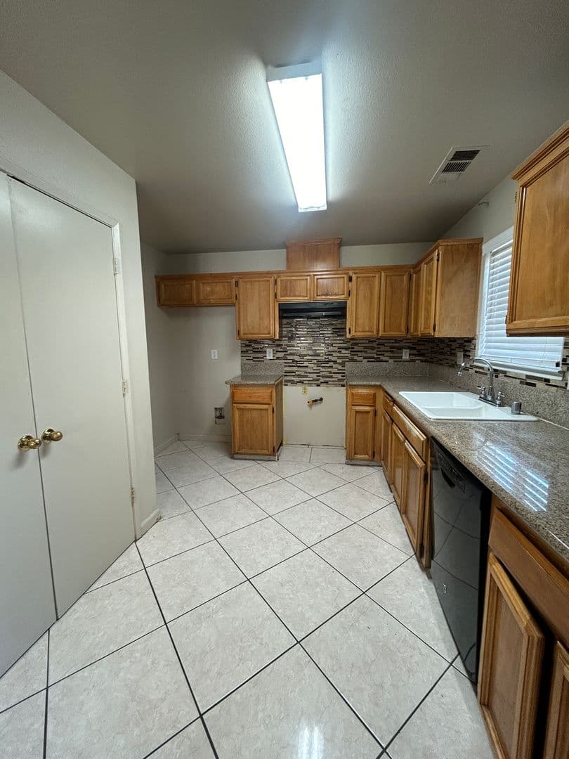 Delano House: 1311 5th Ave