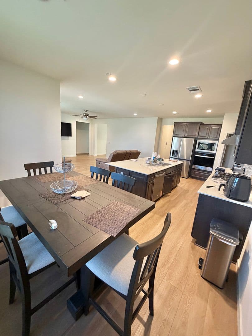 Bakersfield House: 507 Cobain Ct