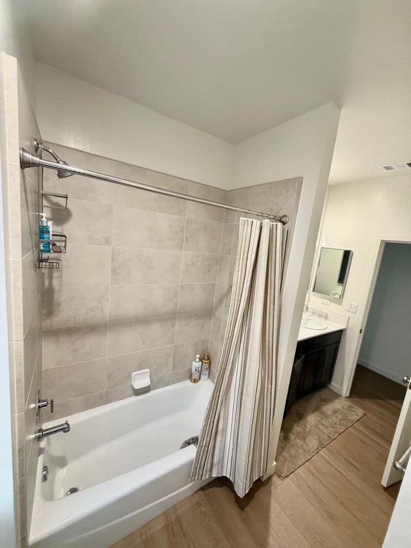 Bakersfield House: 507 Cobain Ct