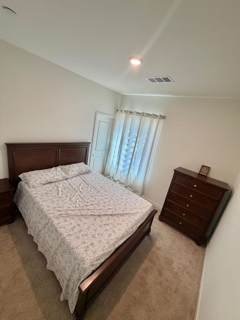 Bakersfield House: 507 Cobain Ct