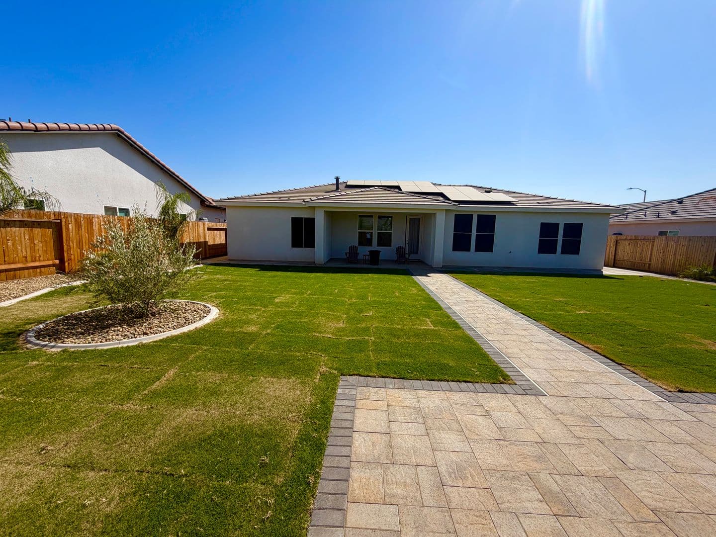 Bakersfield House: 507 Cobain Ct