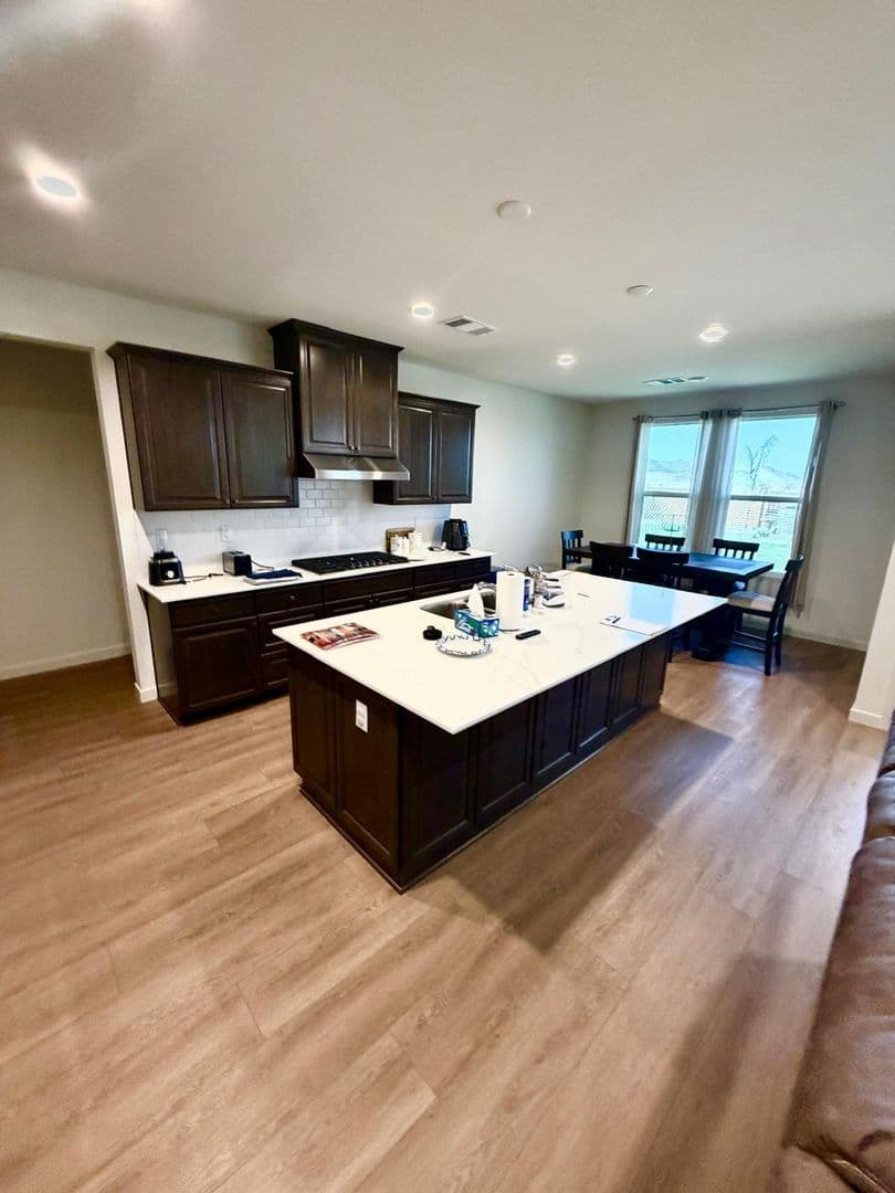 Bakersfield House: 507 Cobain Ct
