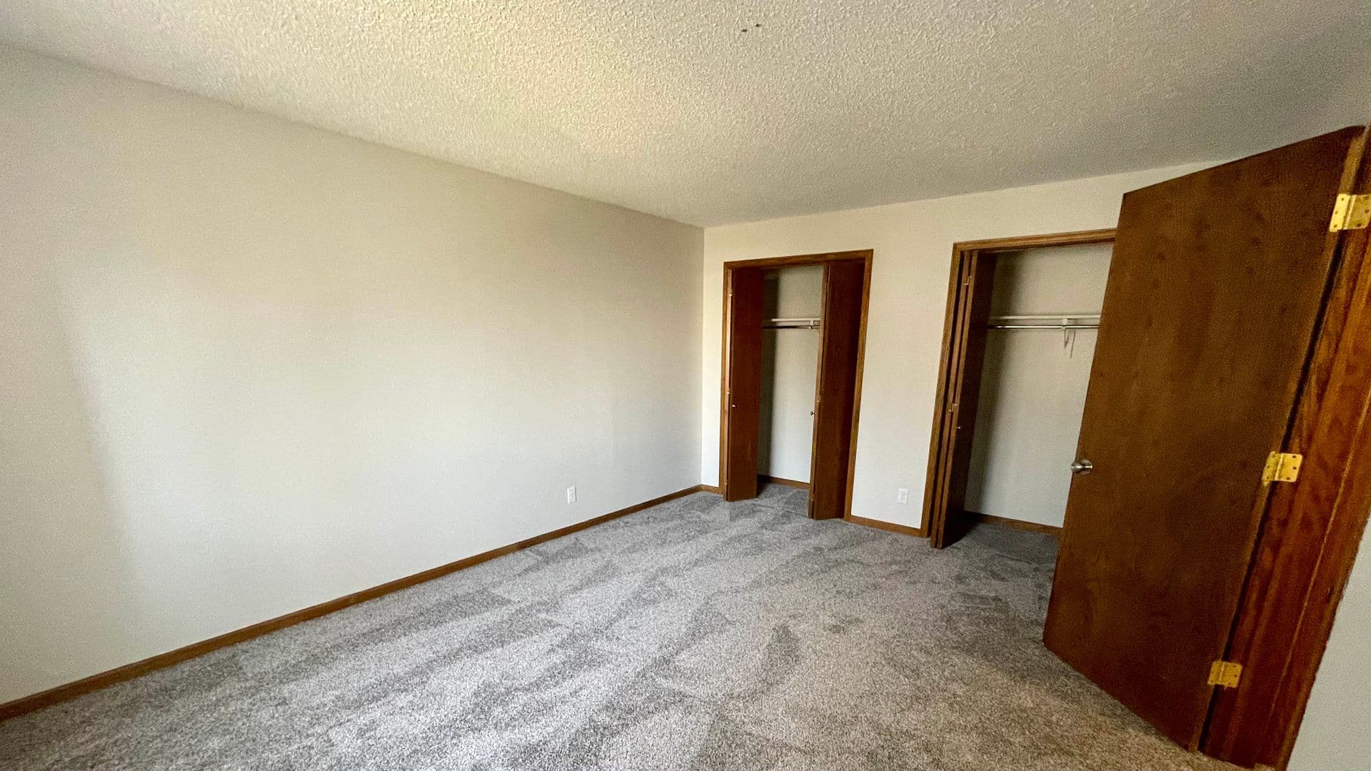 Lincoln Apartment: 901 Roanoke Ct #26