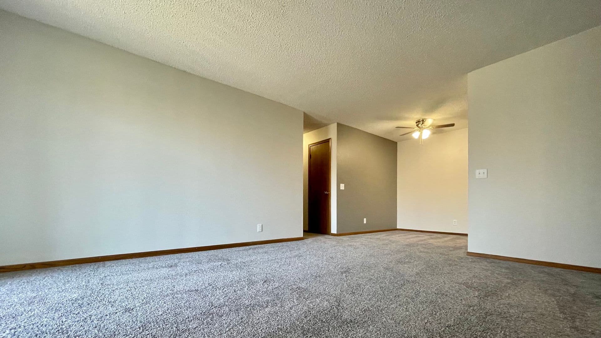 Lincoln Apartment: 901 Roanoke Ct #26