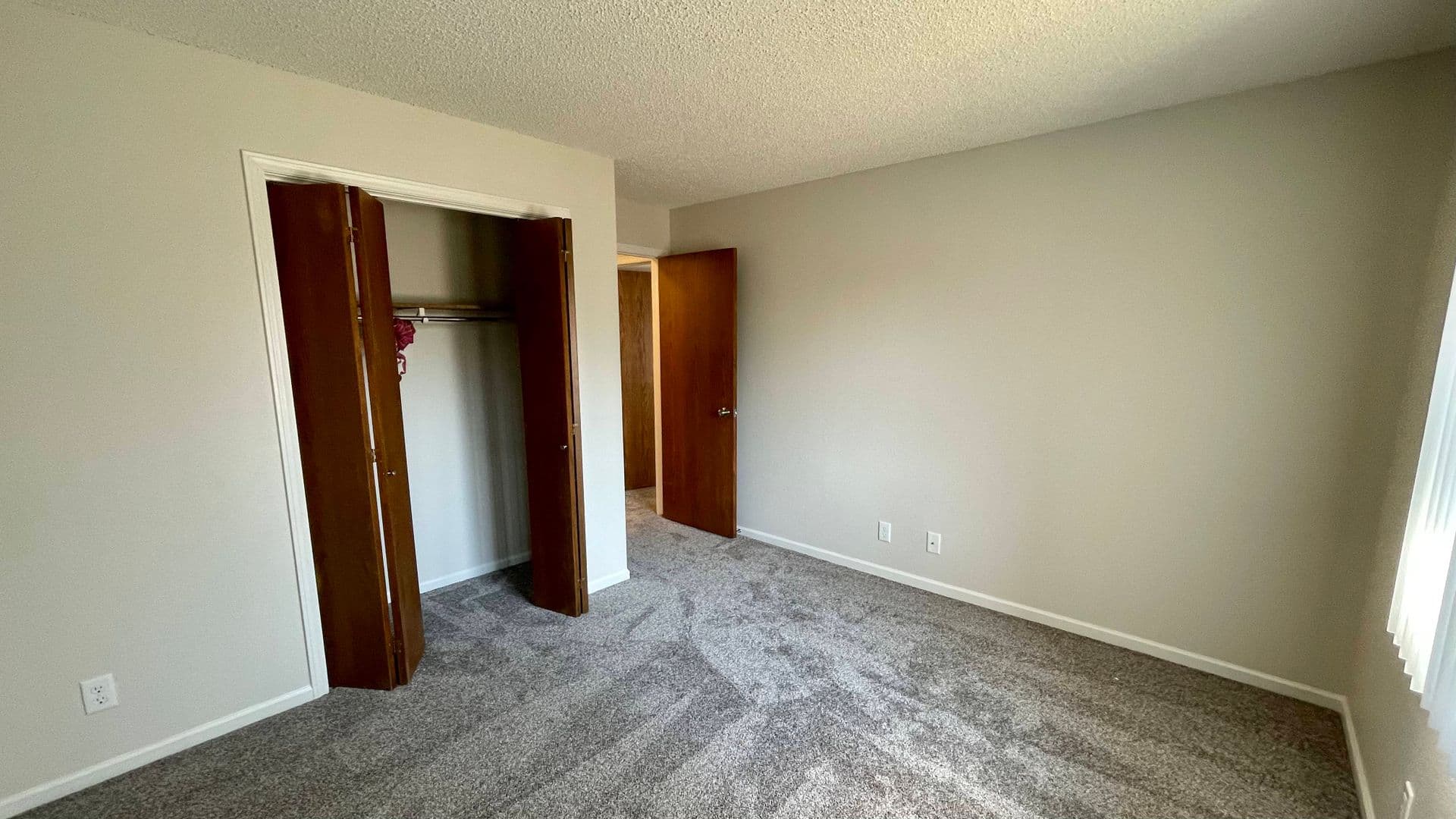 Lincoln Apartment: 901 Roanoke Ct #26