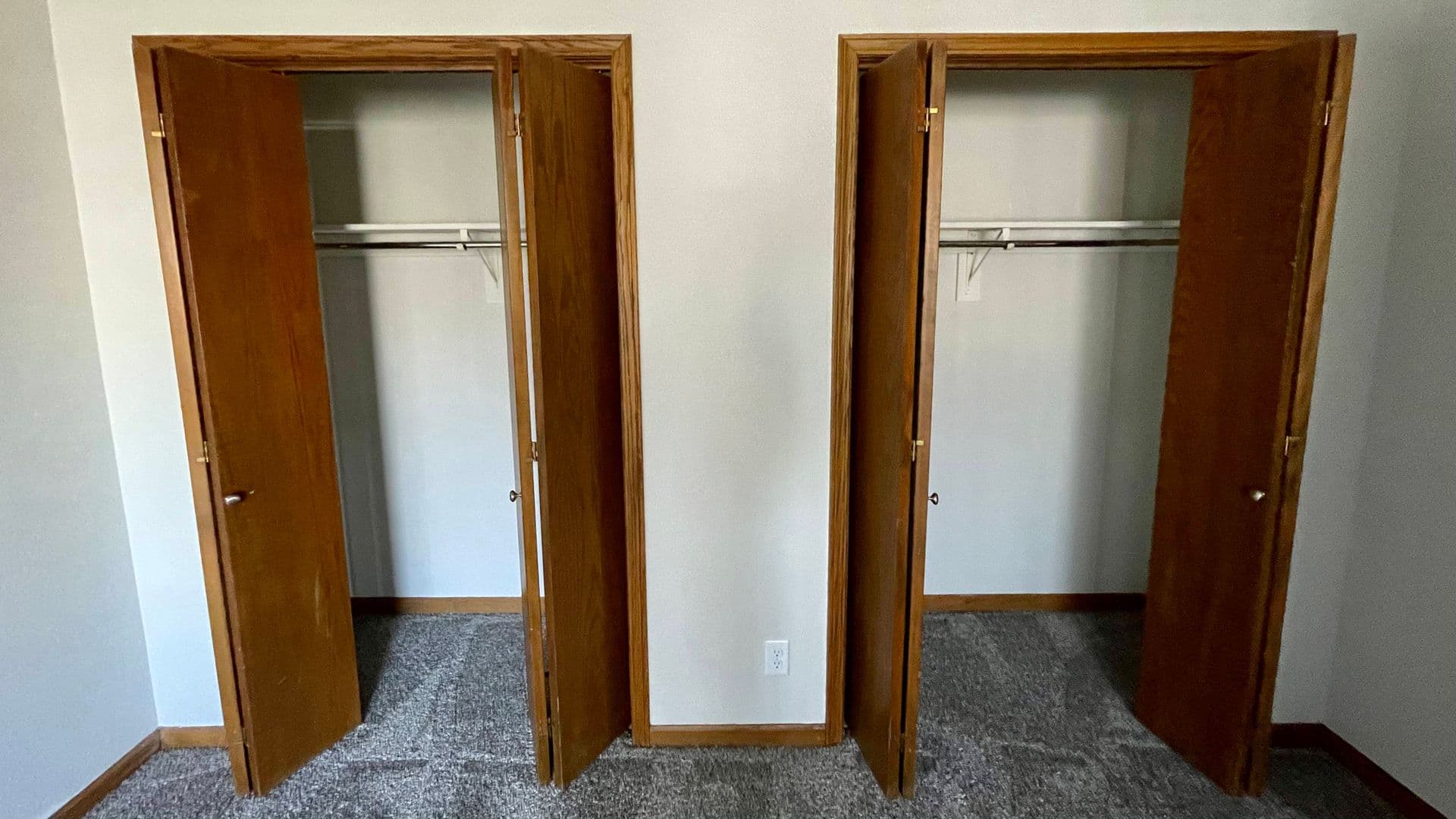 Lincoln Apartment: 901 Roanoke Ct #26