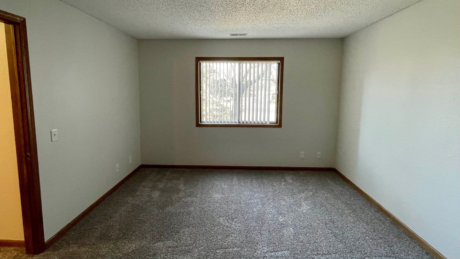 Lincoln Apartment: 901 Roanoke Ct #26