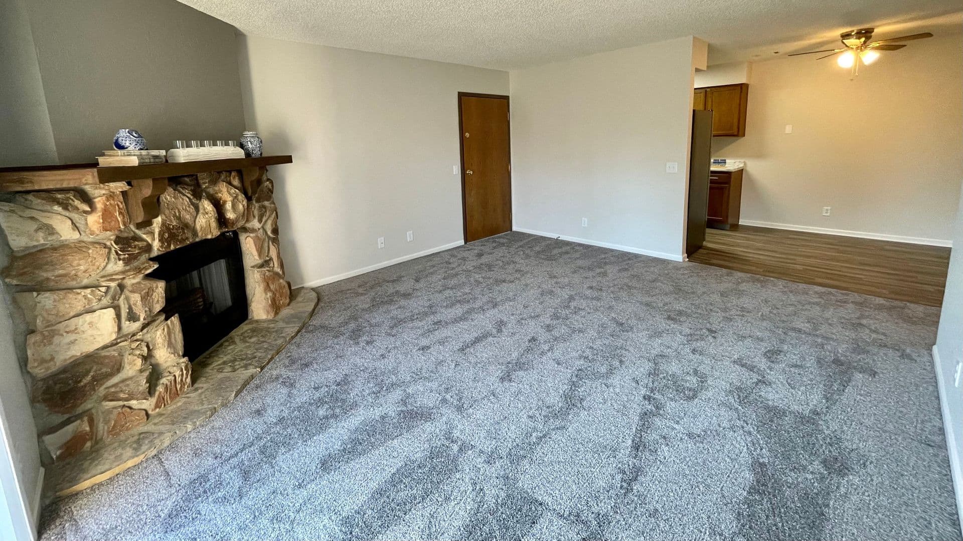 Lincoln Apartment: 901 Roanoke Ct #26
