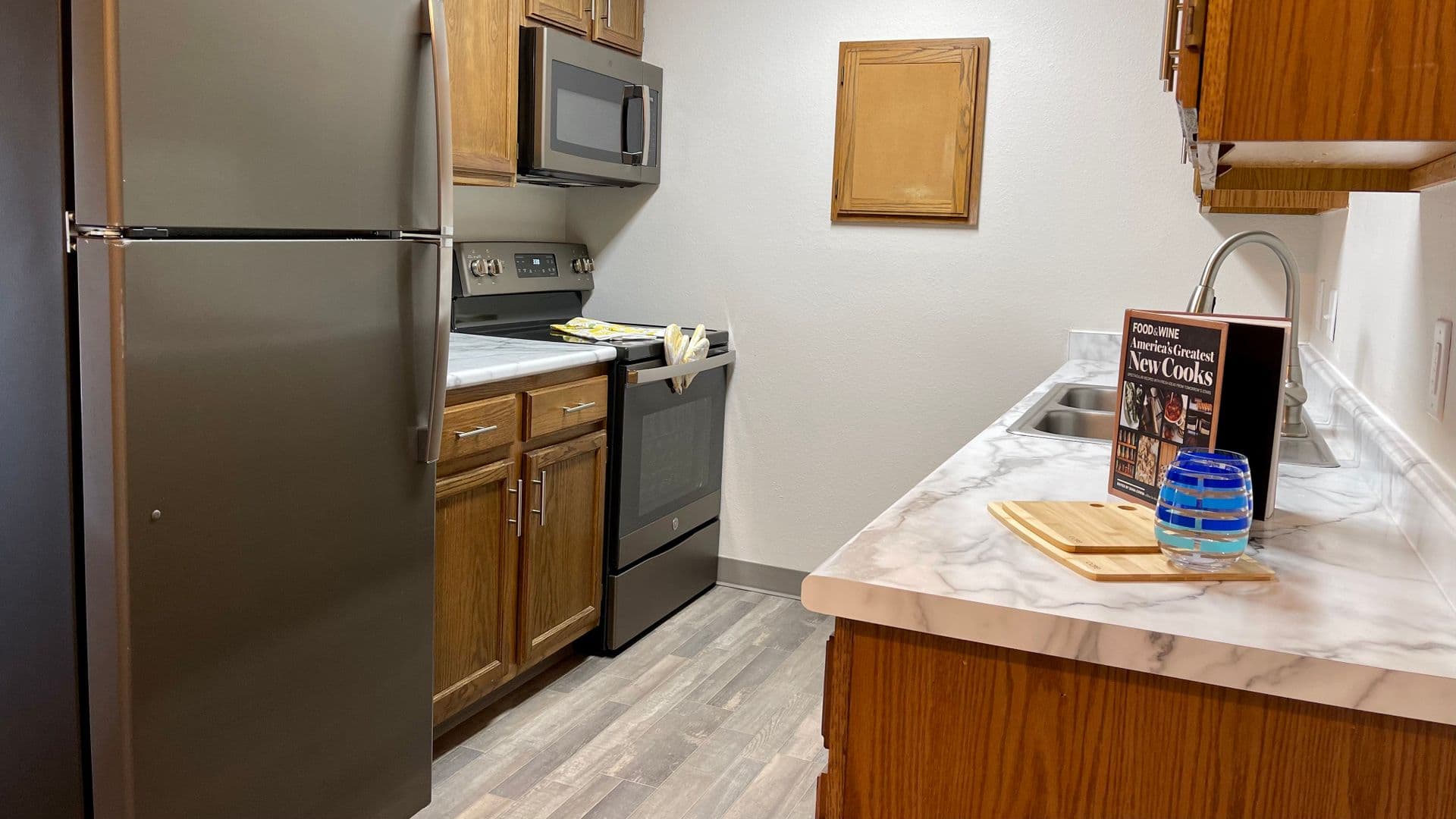 Lincoln Apartment: 901 Roanoke Ct #26