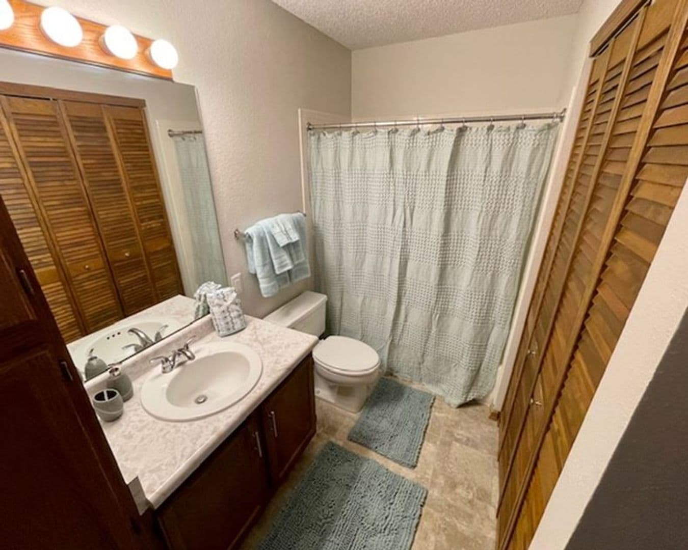 Lincoln Apartment: 901 Roanoke Ct #26