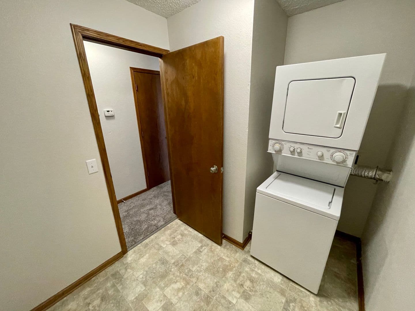 Lincoln Apartment: 901 Roanoke Ct #26