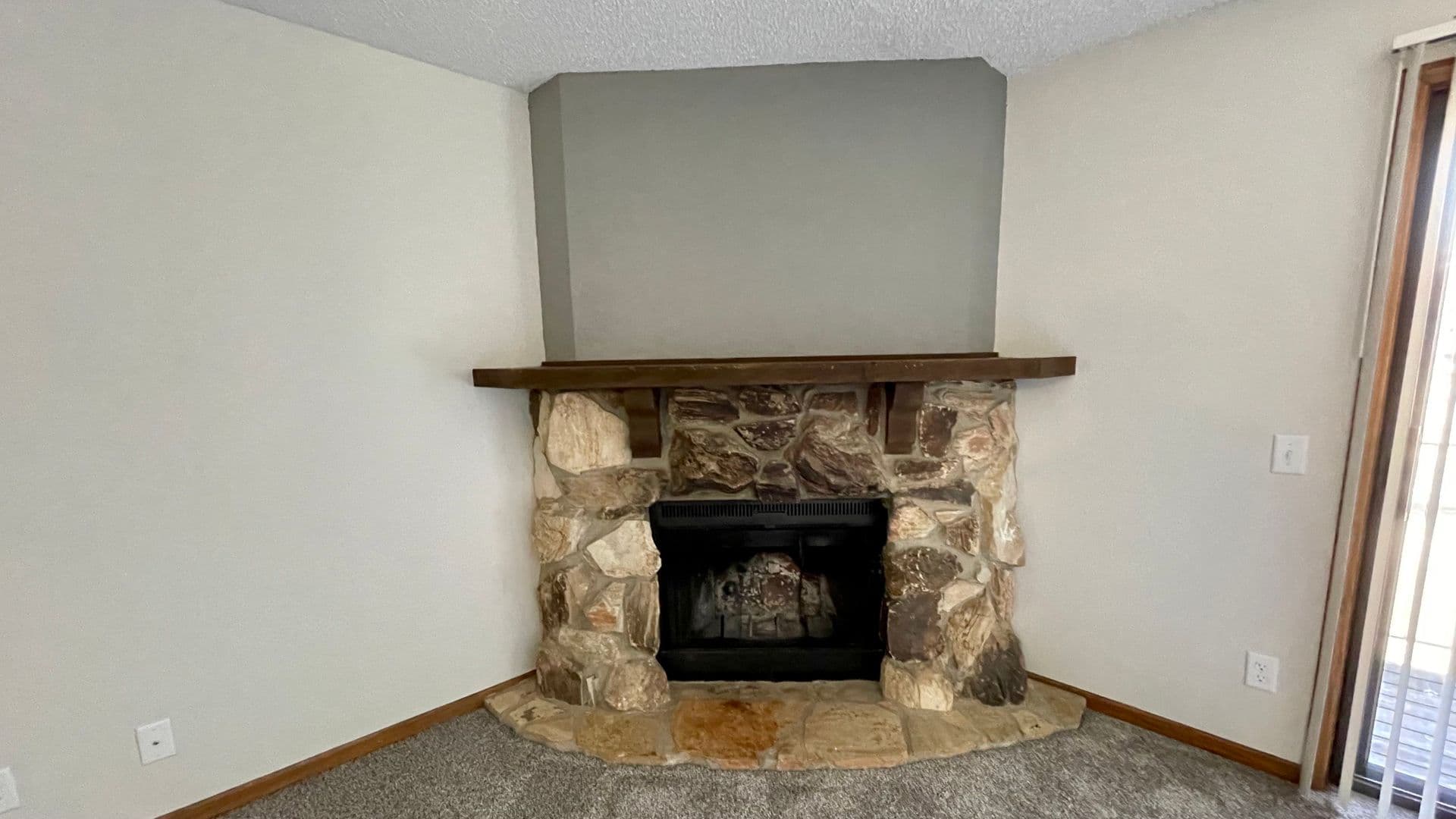 Lincoln Apartment: 901 Roanoke Ct #26
