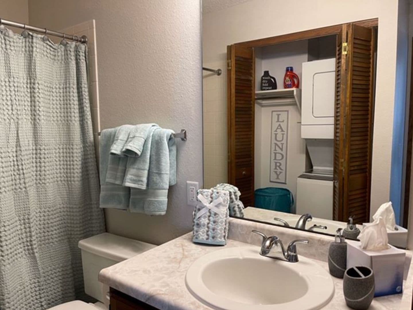 Lincoln Apartment: 901 Roanoke Ct #26