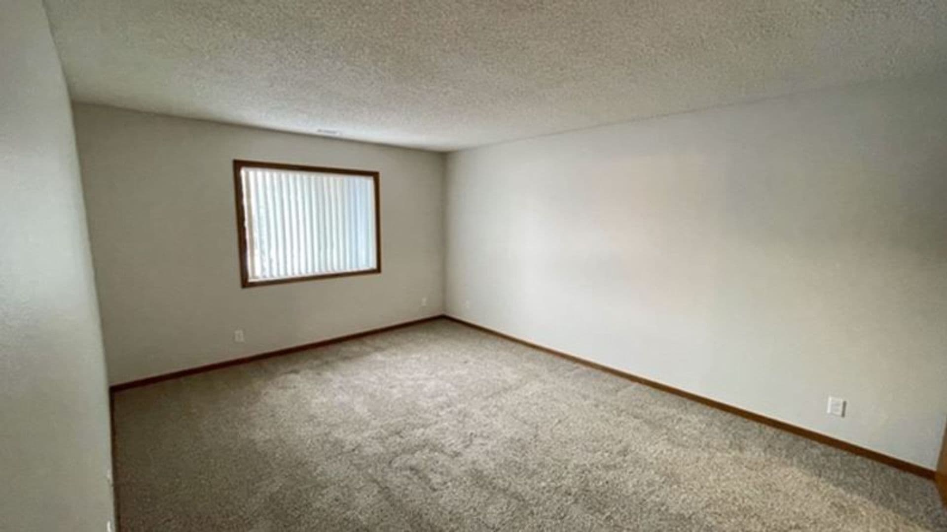 Lincoln Apartment: 901 Roanoke Ct #26
