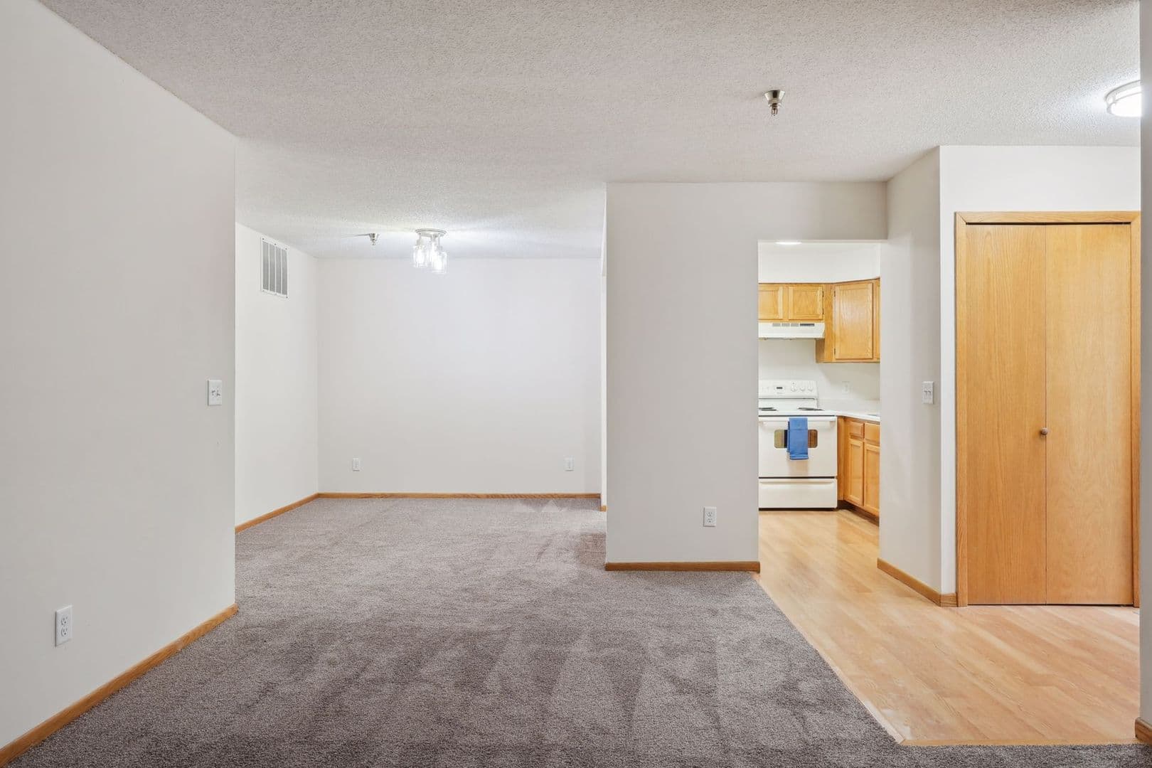 Coon Rapids Apartment: 10550-10590 Kumquat St