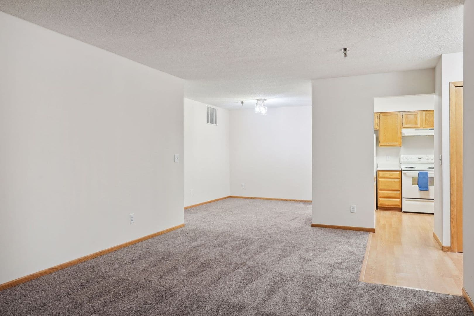 Coon Rapids Apartment: 10550-10590 Kumquat St