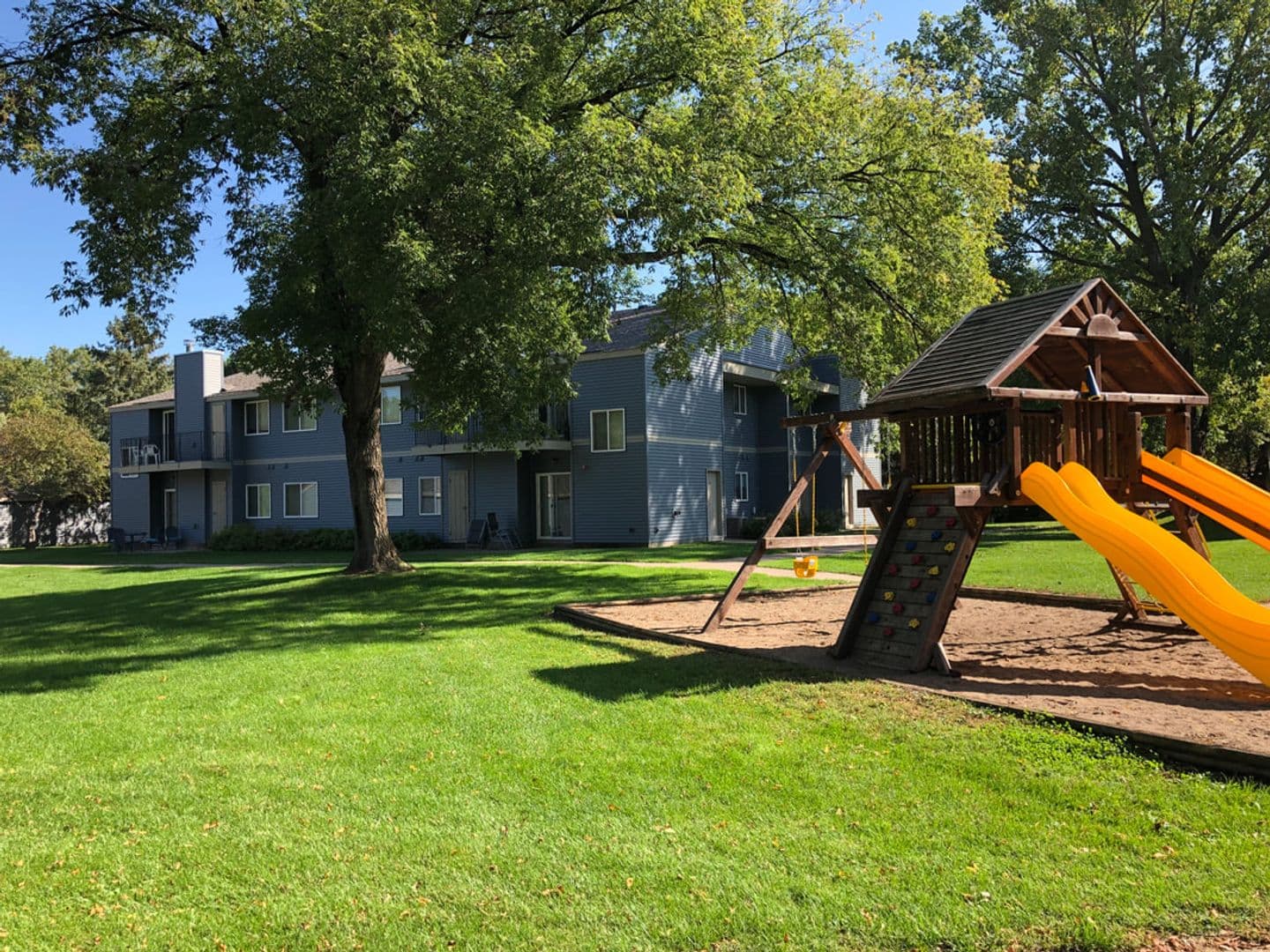 Coon Rapids Apartment: 10550-10590 Kumquat St