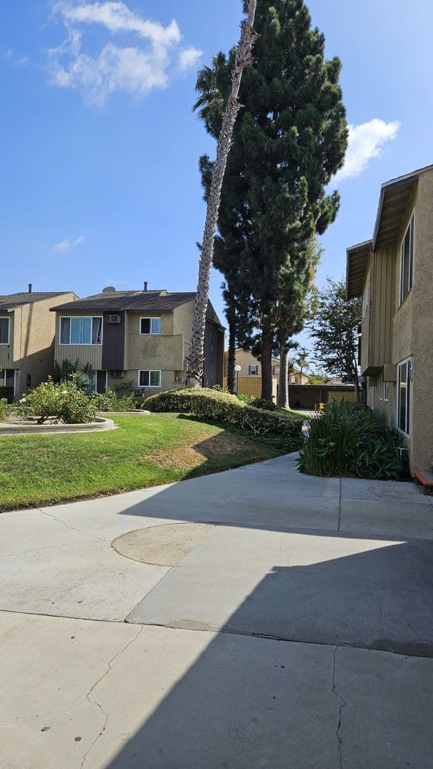 Westminster Apartment: 14300 Chestnut St.