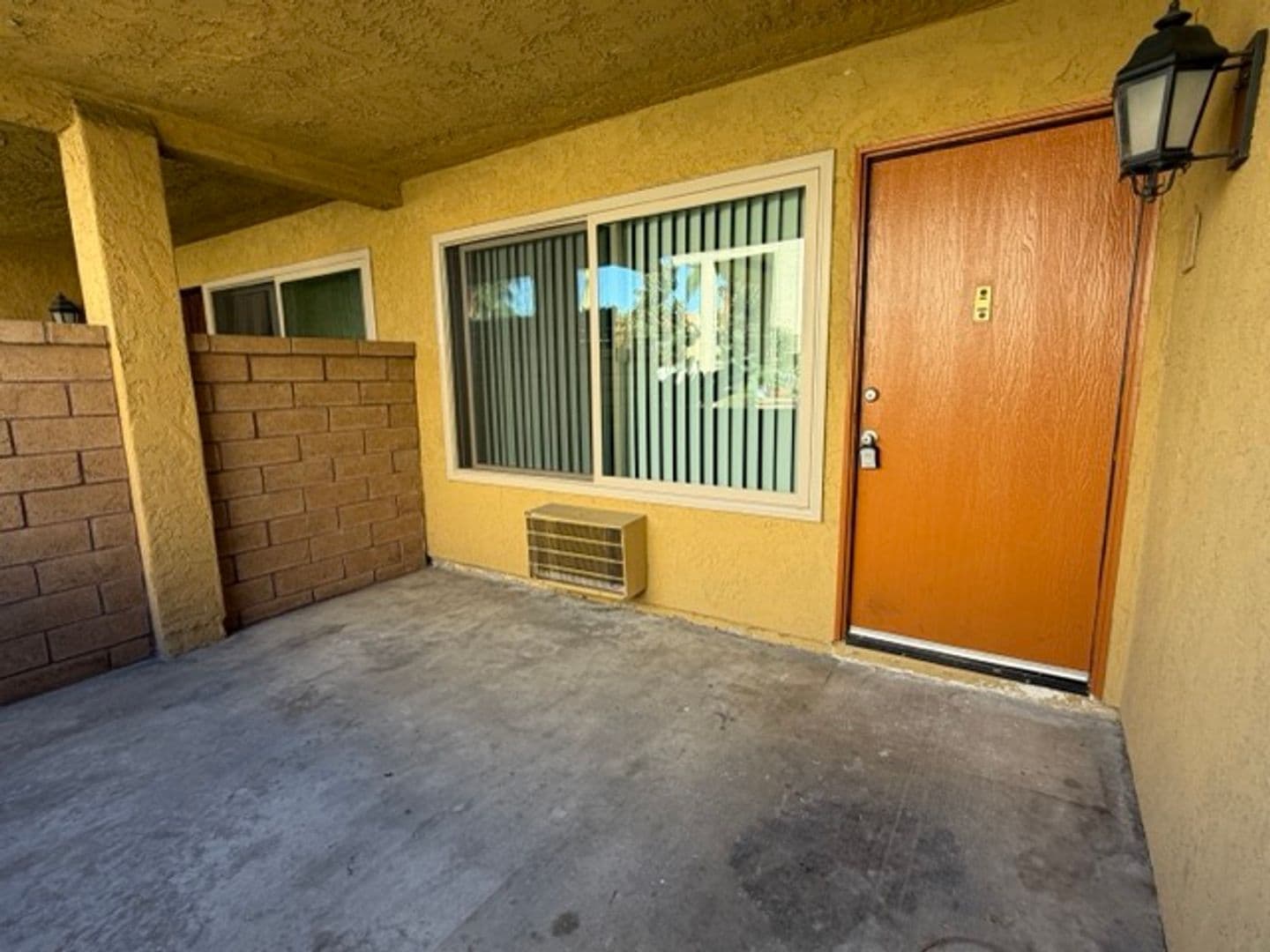 Orange Apartment: 1544 E Quincy Ave #A-03