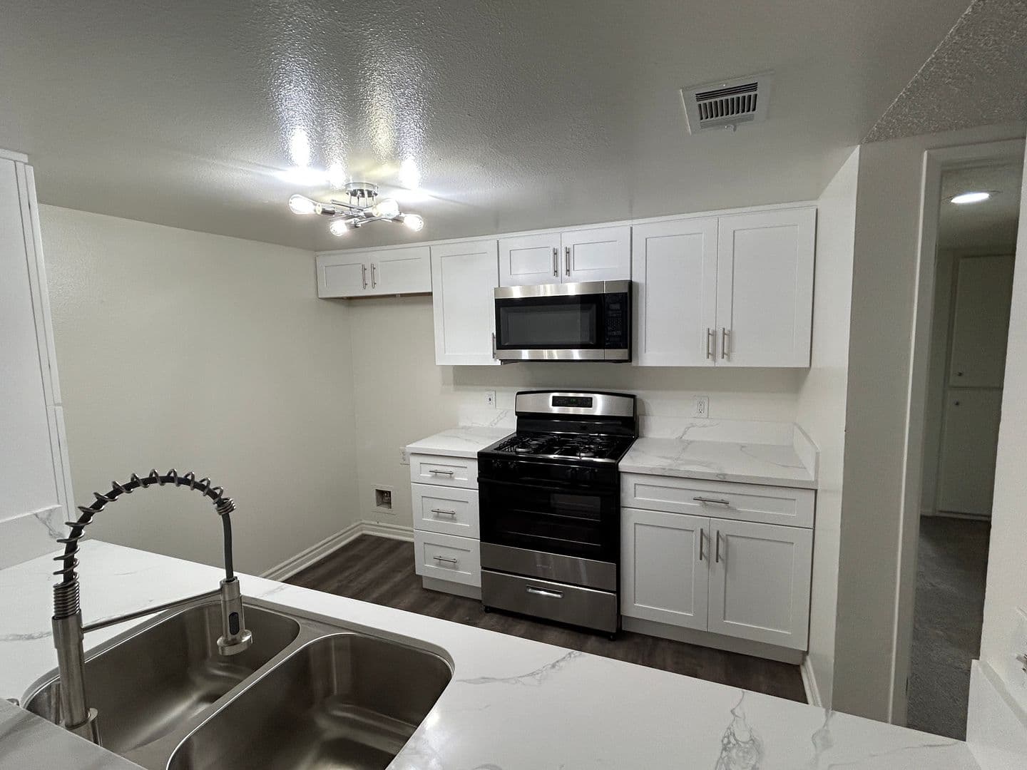 Buena Park Apartment: 7500 Crescent Avenue