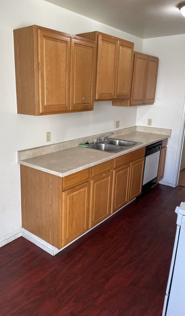 Long Beach Apartment: 2210 Locust Ave.
