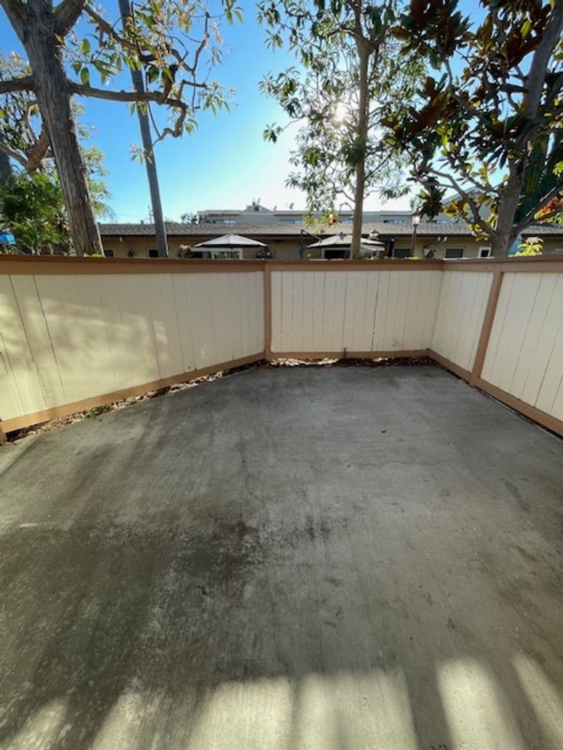 Lakewood Apartment: 2616 Green Meadow Rd.