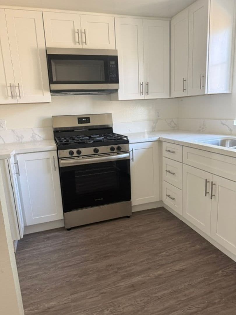 Anaheim Apartment: 700 S. Magnolia Ave.