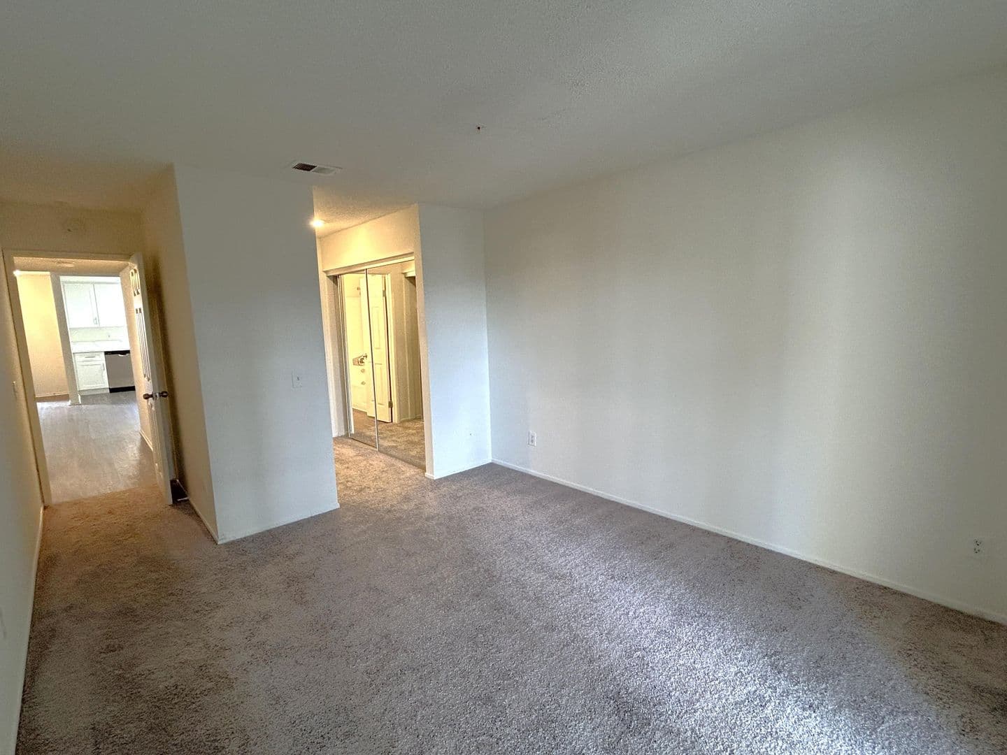 Anaheim Apartment: 700 S. Magnolia Ave.