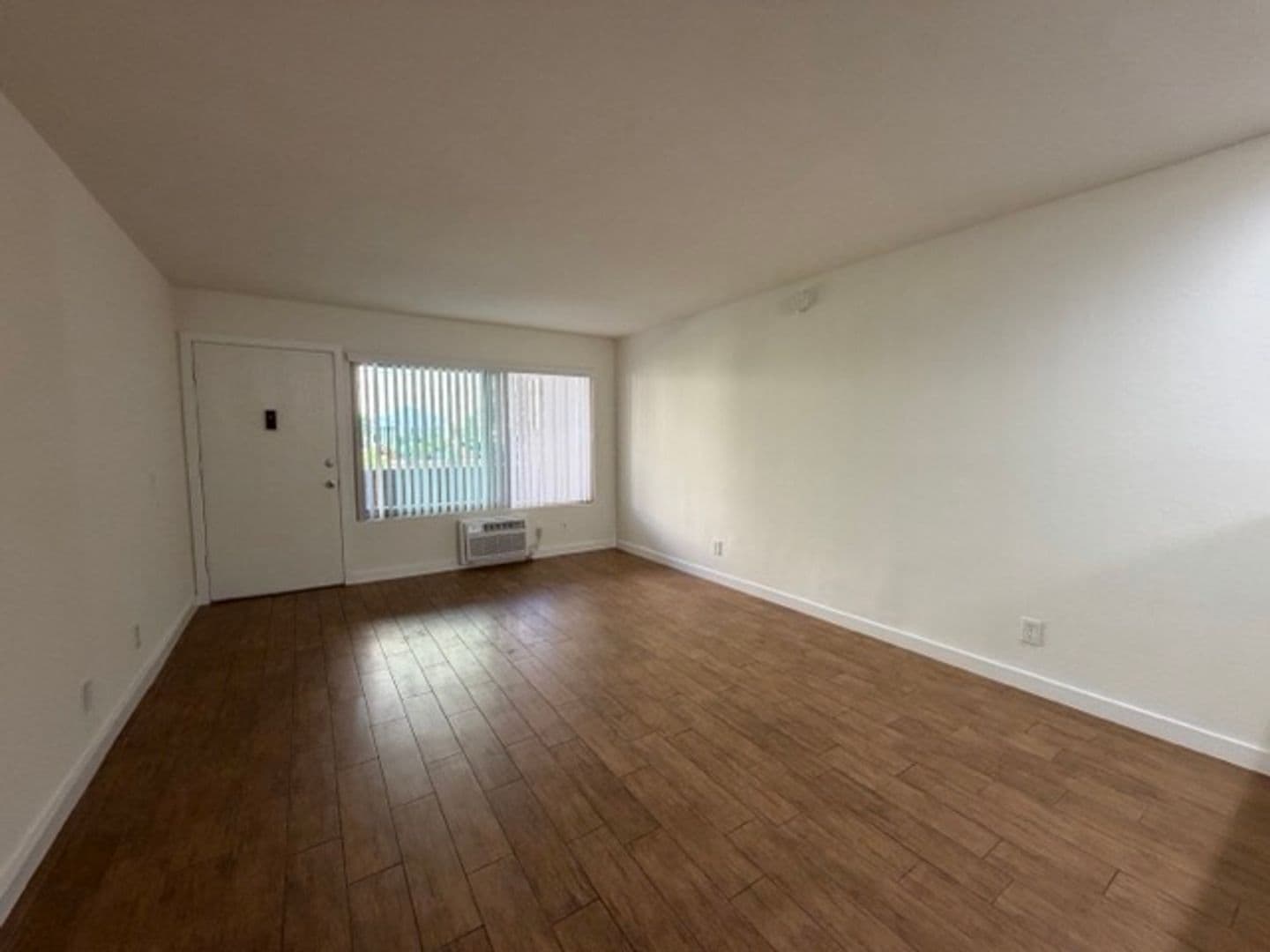 Orange Apartment: 1544 E Quincy Ave #A-03