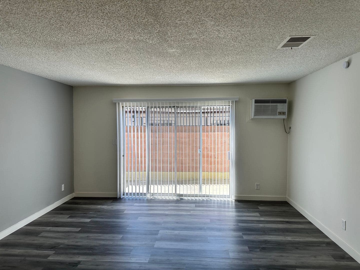 Anaheim Apartment: 1742 W. Lincoln Ave. Unit C1