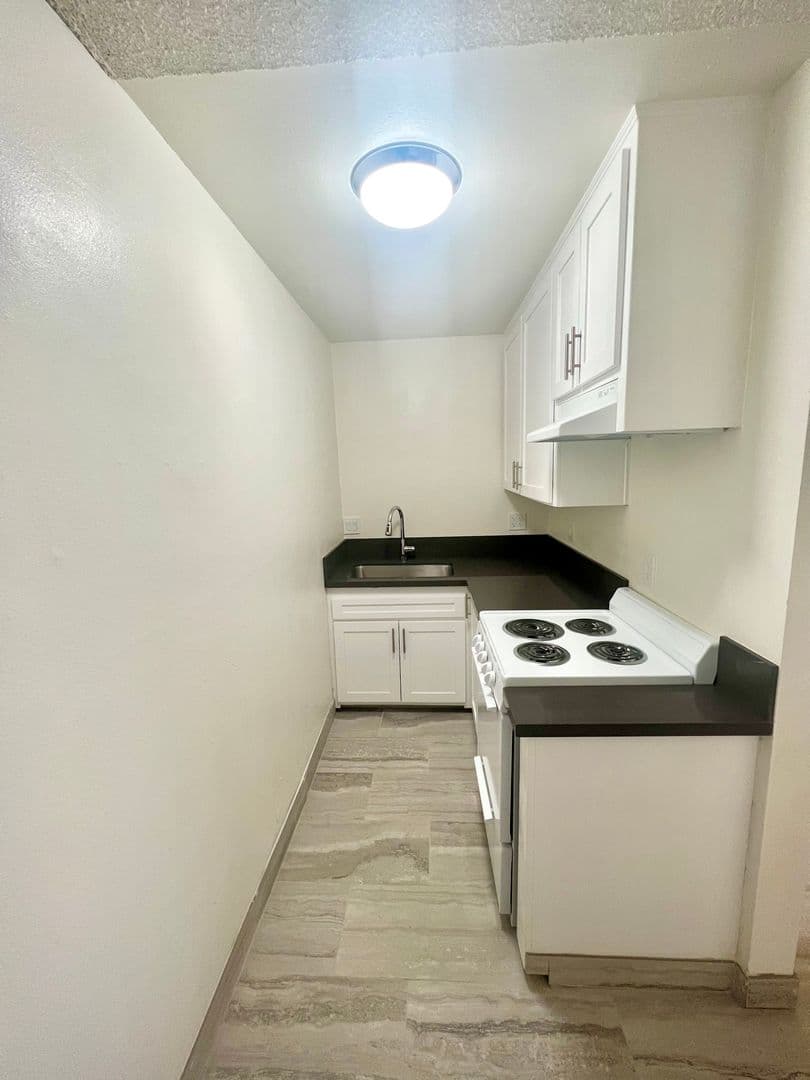Santa Ana Apartment: 315 E. Washington Ave.