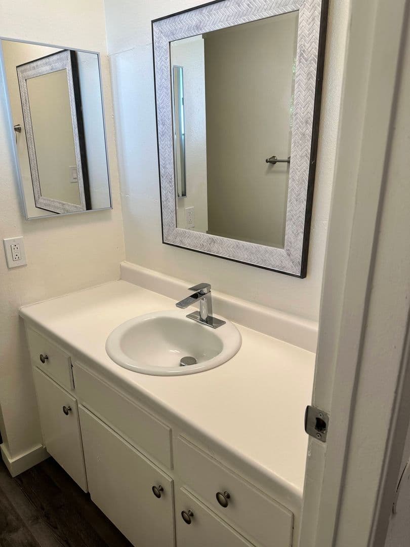 Anaheim Apartment: 1742 W. Lincoln Ave. Unit C1